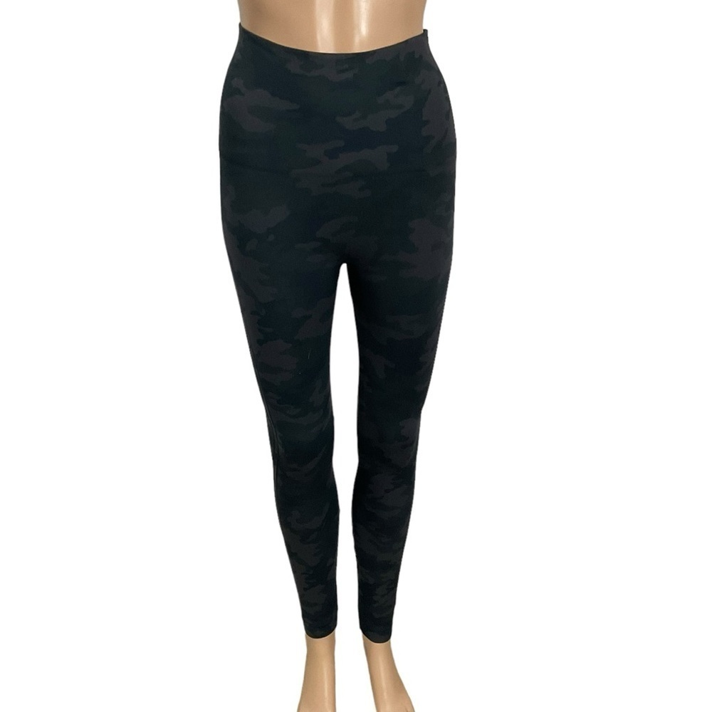 Spanx By Sara Blakely Look at Me Now Seamless Camo Leggings size small